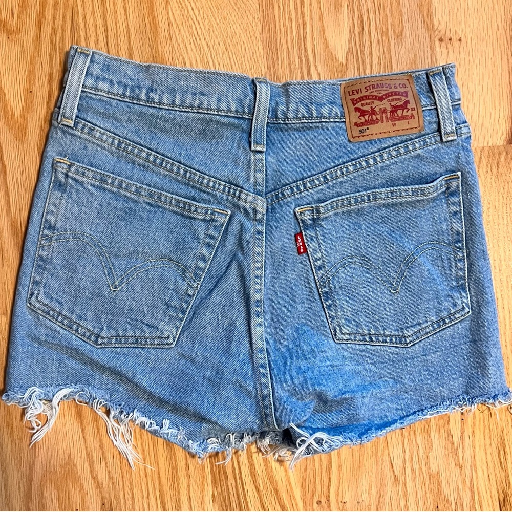 Levi’s 501 shorts size 26